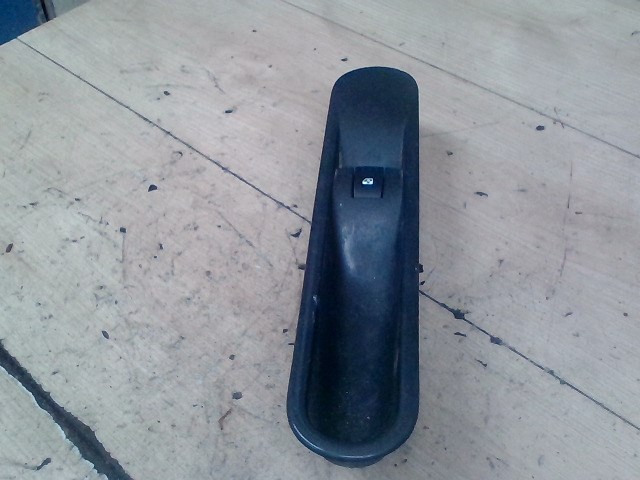 RENAULT ESPACE 02.11.01-06.02.28 Jobb első ablakemelő kapcsoló 1. kép