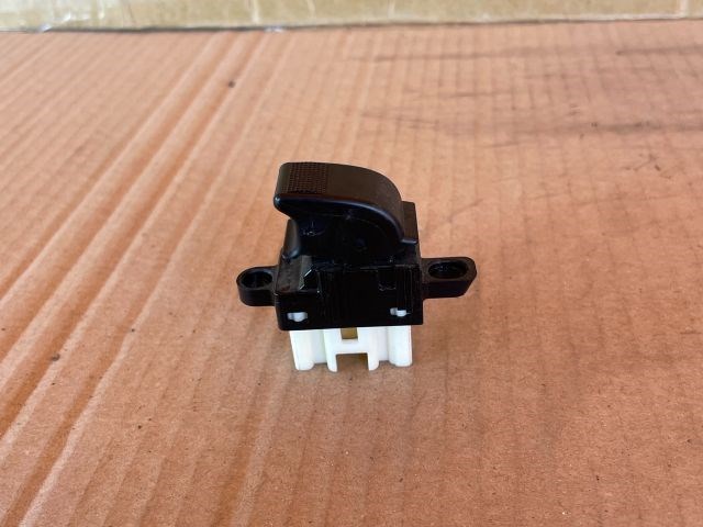 Mazda MPV (LW) MAZDA MPV Jobb első Ablakemelő Kapcsoló 1. kép