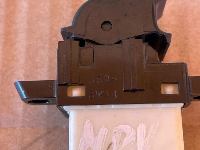 Mazda MPV (LW) MAZDA MPV Jobb első Ablakemelő Kapcsoló 3. kép