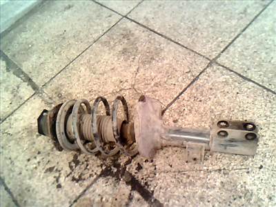 SUZUKI SWIFT 96-05 Bal első lengéscsillapító rugóval