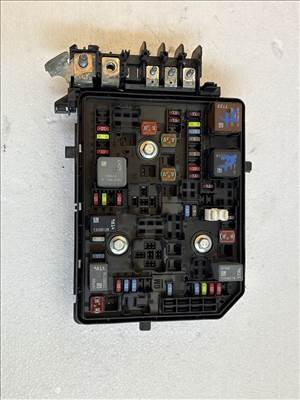 Opel Astra k Motortéri biztosítéktábla 39040849