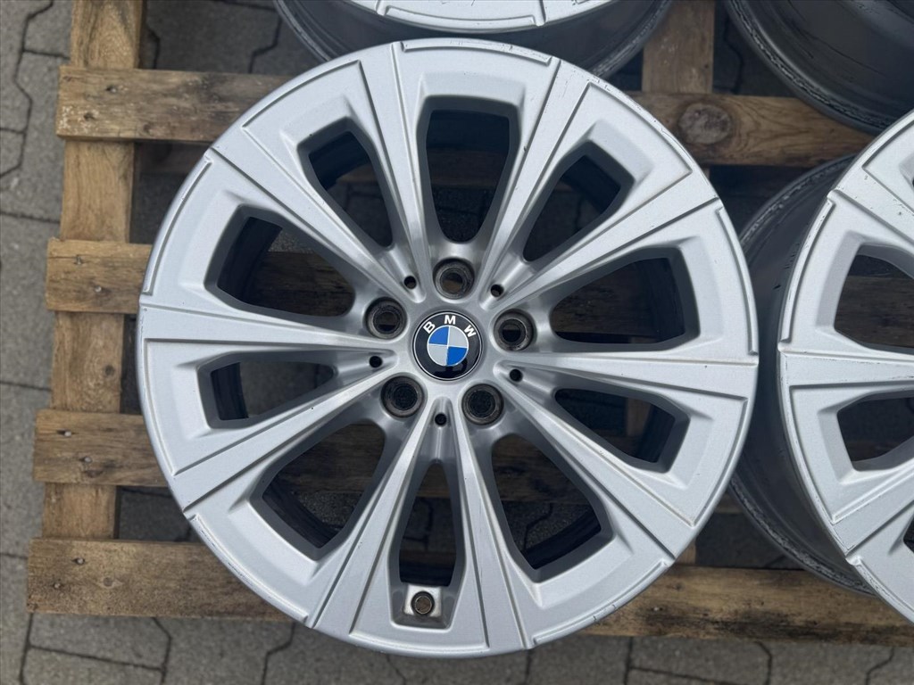 R17 5x112 Original BMW 2 Series G42 3 Series G20 G21 4 Series G22 G23  Styling 775 V-Spoke 3. kép