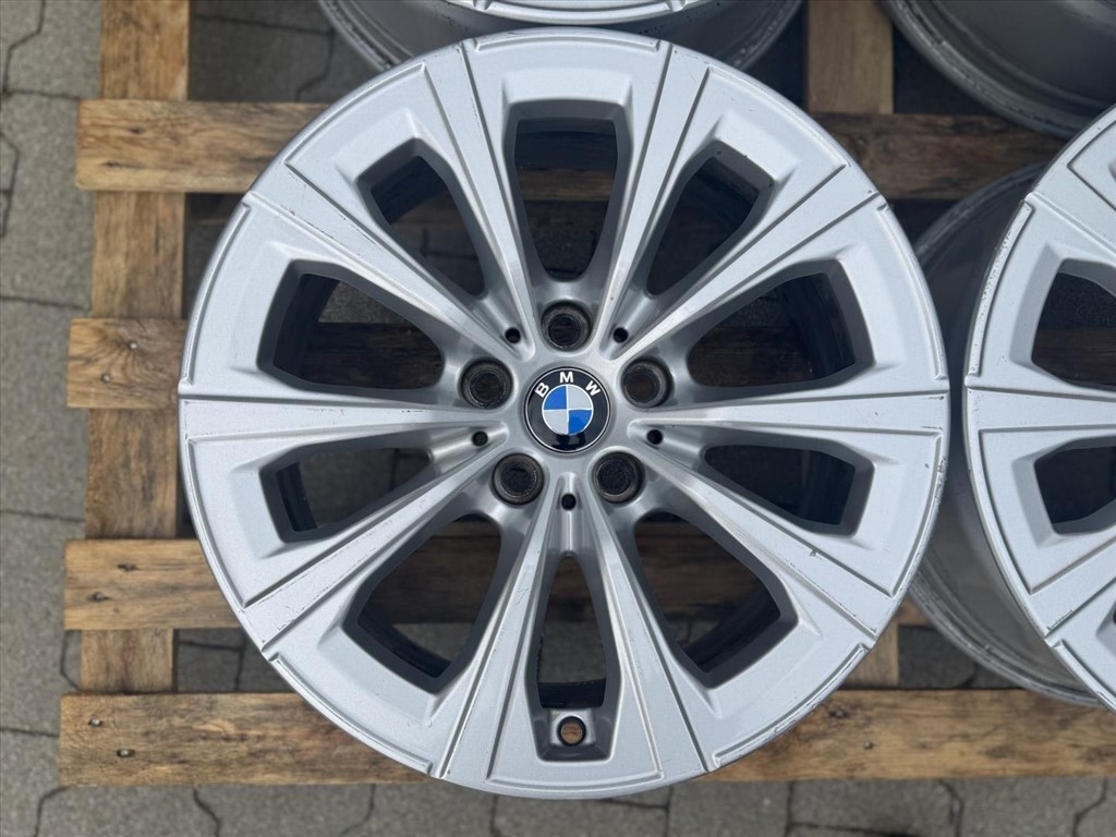 R17 5x112 Original BMW 2 Series G42 3 Series G20 G21 4 Series G22 G23  Styling 775 V-Spoke 4. kép