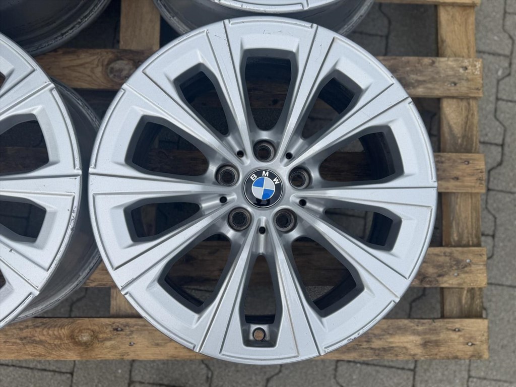 R17 5x112 Original BMW 2 Series G42 3 Series G20 G21 4 Series G22 G23  Styling 775 V-Spoke 5. kép