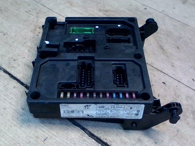 FORD GALAXY 00.10.01-06.05.31 Biztosítéktábla BCM BSI BSM SAM GEM modul Utastér 1. kép