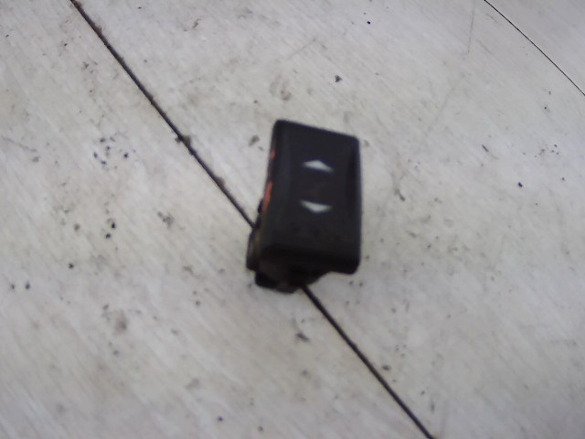 FORD MONDEO 01-07 Jobb hátsó ablakemelő kapcsoló 1. kép