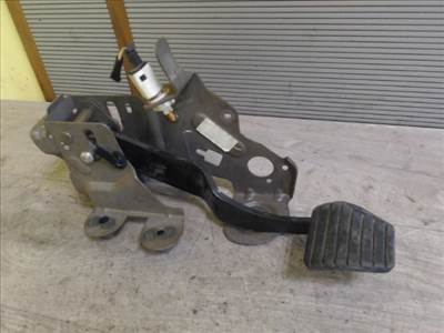 RENAULT Fluence 2013.01.01- Fékpedál