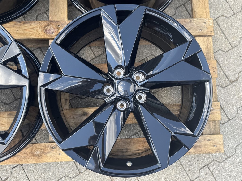 R19 5x112 (57,1) Carbonado Progressive BG 8J ET45 8x19 19" 19col új alufelnik felnik 2. kép