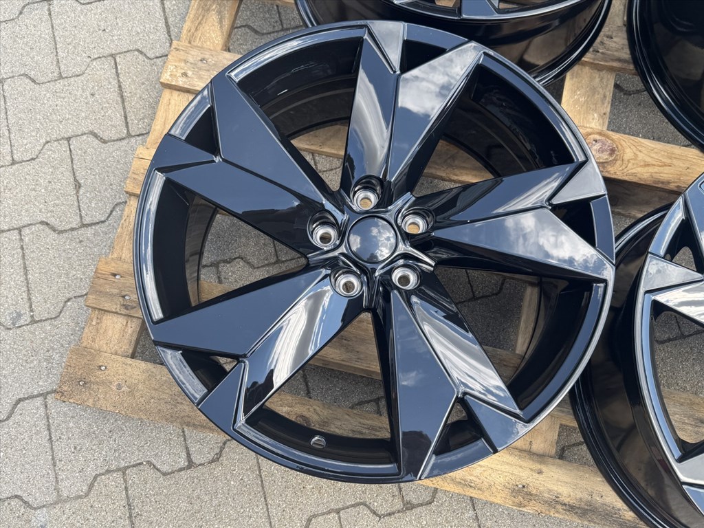 R19 5x112 (57,1) Carbonado Progressive BG 8J ET45 8x19 19" 19col új alufelnik felnik 4. kép