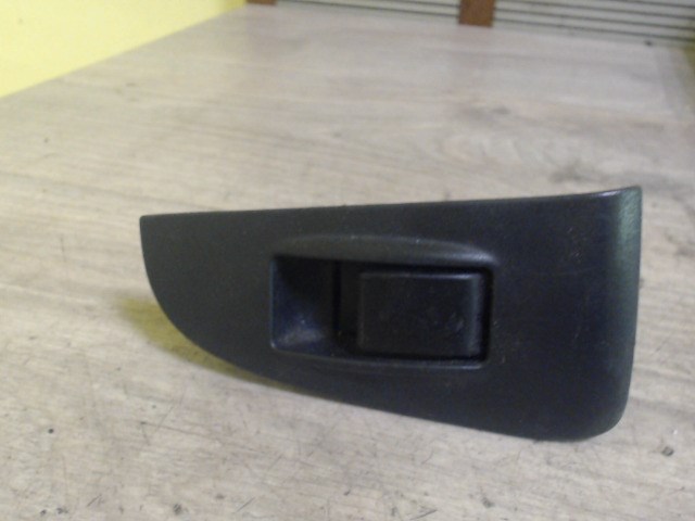 TOYOTA AVENSIS 03-07 Jobb hátsó ablakemelő kapcsoló 1. kép