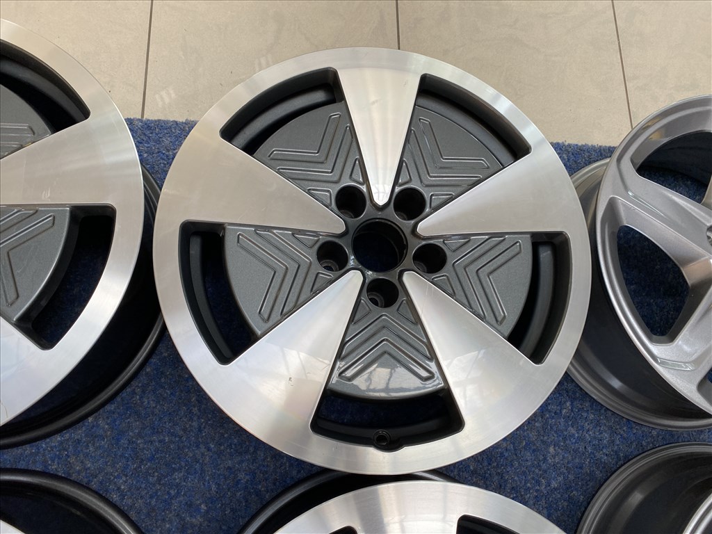(2788)  Audi 17 gyári alufelni felni, 5x112, A8 A6 A5 6. kép