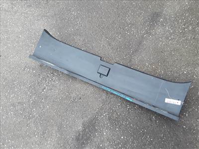 MAZDA 3 03.10-06.06 Csomagtérajtó burkolat alsó