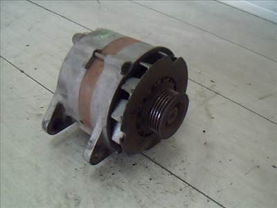 TOYOTA COROLLA E80 83.05-87.04 Generátor.benzines