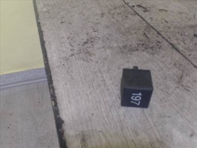 VOLKSWAGEN POLO II. 81-90 Ablaktörlő relé