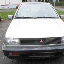 MITSUBISHI LANCER 86-88 JOBB ELSŐ FÉNYSZÓRÓ