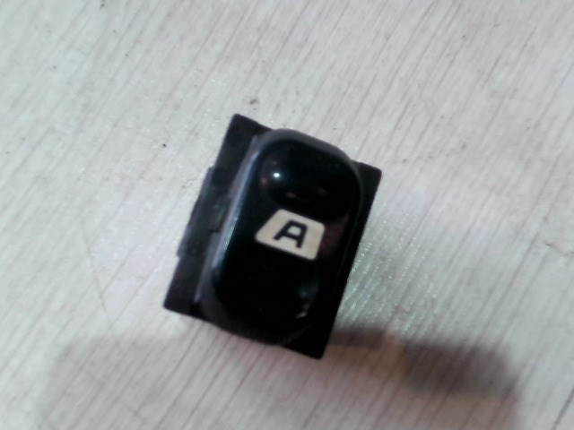 PEUGEOT PARTNER 02- Bal első ablakemelő kapcsoló 1. kép