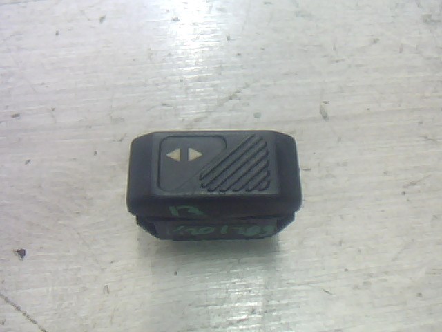 RENAULT CLIO 96-98 Bal első ablakemelő kapcsoló 1. kép