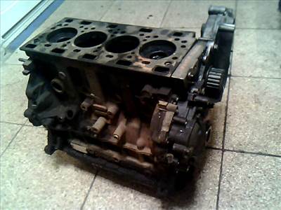 RENAULT LAGUNA 00-05 Motor, diesel fűzött blokk hengerfej nélkül