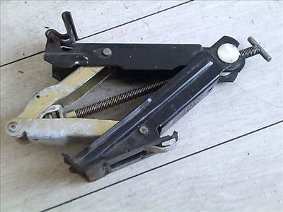 SEAT INCA Autóemelő