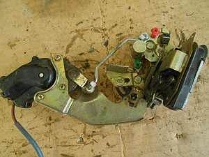 SUZUKI SWIFT 96-05 Bal hátsó ajtó zárszerkezet központi záras