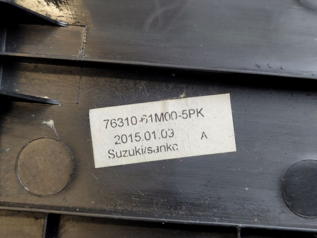 SUZUKI S-CROSS Jobb hátsó Tároló Rekesz Fedél 7631161M0 7631061m00 4. kép