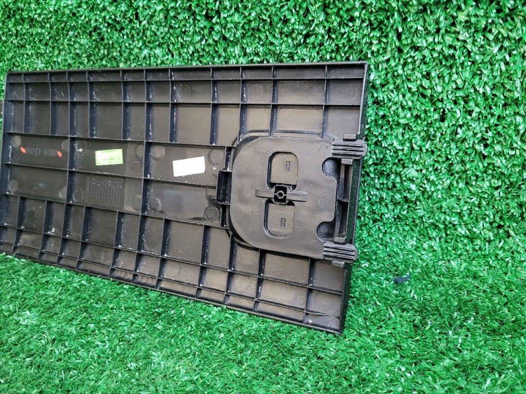 SUZUKI S-CROSS Jobb hátsó Tároló Rekesz Fedél 7631161M0 7631061m00 8. kép