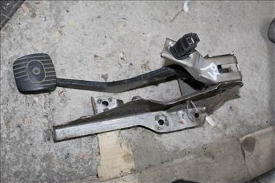 Nissan Micra V fékpedál 