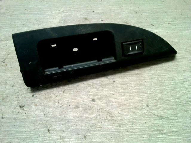 FORD MONDEO 01-07 Bal hátsó ablakemelő kapcsoló 1. kép
