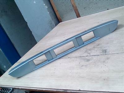 MAZDA 2 03.04-07.11 Csomagtérajtó burkolat felső