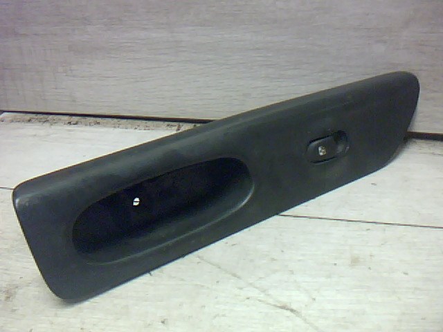 RENAULT LAGUNA 98- Jobb első ablakemelő kapcsoló 1. kép