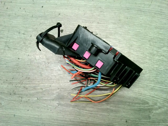 SKODA OCTAVIA 97-00 Biztosítéktábla BCM BSI BSM SAM GEM modul Utastér 1. kép