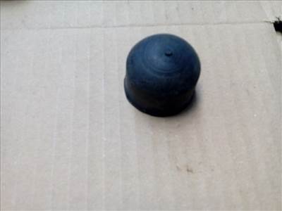 TRABANT 601 FÜGGŐCSAPSZEG PORVÉDŐ SAPKA