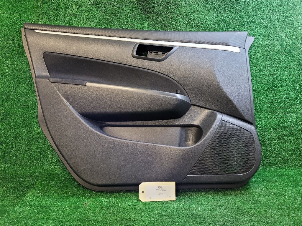 SUZUKI SWIFT IV Bal első Ajtó Kárpit 8372768LA0 8372368l0 1. kép