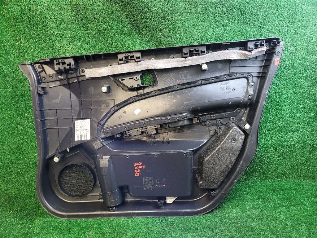 SUZUKI SWIFT IV Bal első Ajtó Kárpit 8372768LA0 8372368l0 2. kép