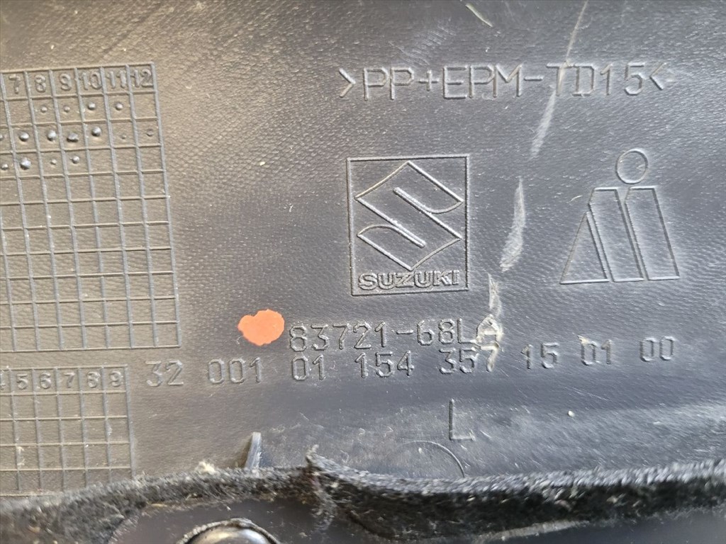 SUZUKI SWIFT IV Bal első Ajtó Kárpit 8372768LA0 8372368l0 4. kép