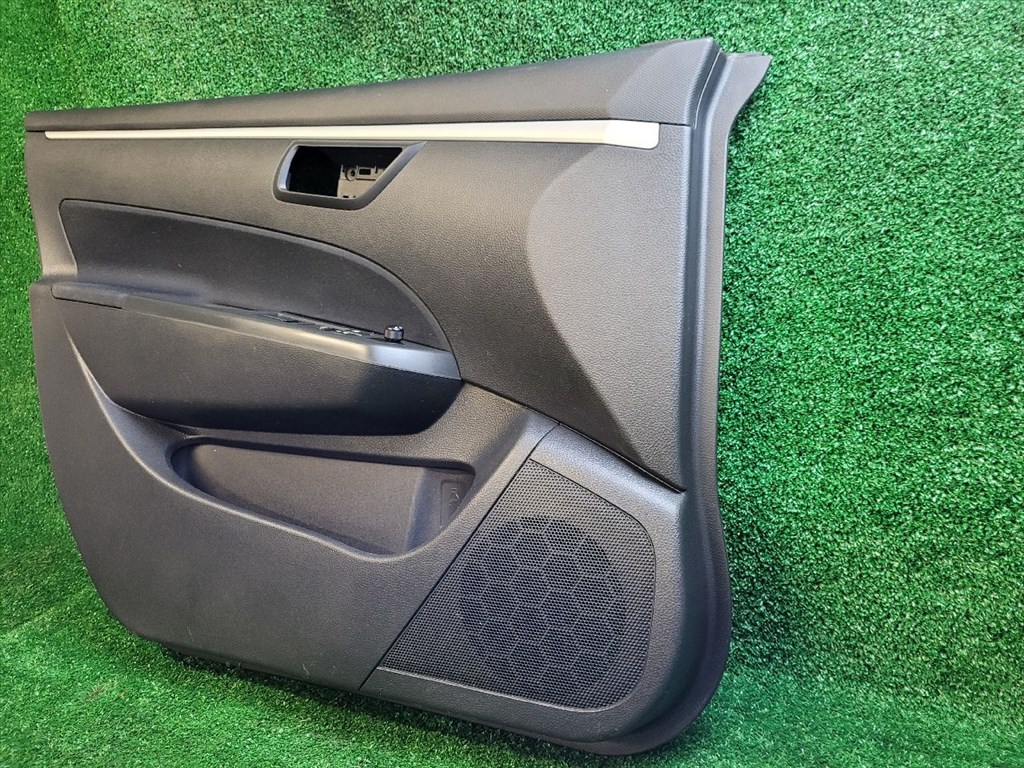 SUZUKI SWIFT IV Bal első Ajtó Kárpit 8372768LA0 8372368l0 9. kép