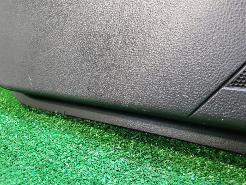 SUZUKI SWIFT IV Bal első Ajtó Kárpit 8372768LA0 8372368l0 10. kép