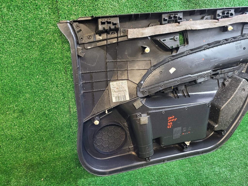 SUZUKI SWIFT IV Bal első Ajtó Kárpit 8372768LA0 8372368l0 11. kép