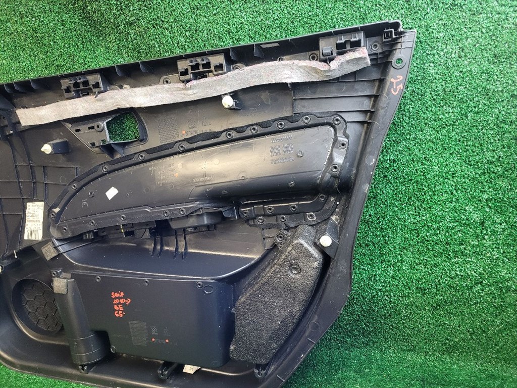 SUZUKI SWIFT IV Bal első Ajtó Kárpit 8372768LA0 8372368l0 12. kép