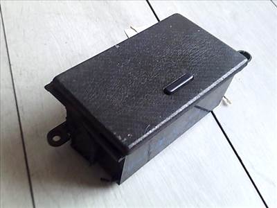 AUDI A8 94.06-02.12 TÁROLÓ REKESZ / KARDÁNBOXBAN