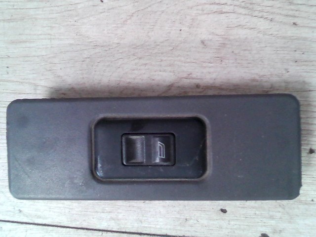 MERCEDES VITO 96- Jobb első ablakemelő kapcsoló 1. kép