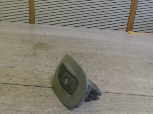 RENAULT MEGANE SCENIC 97-99 Jobb első ablakemelő kapcsoló 1. kép