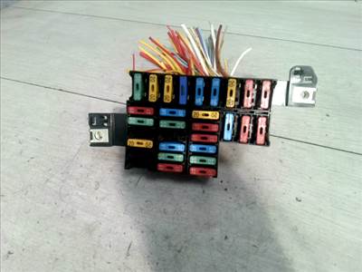 RENAULT THALIA 99.05-02.02 Biztosítéktábla BCM BSI BSM SAM GEM modul Utastér