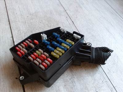 SKODA FABIA 99-07 Biztosítéktábla BCM BSI BSM SAM GEM modul Utastér