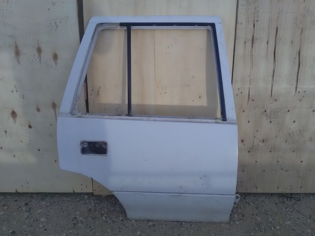 SUZUKI SWIFT 96-05 Jobb hátsó ajtó. 1. kép