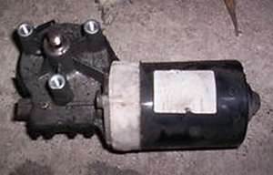 VOLKSWAGEN GOLF IV. Ablaktörlő motor első