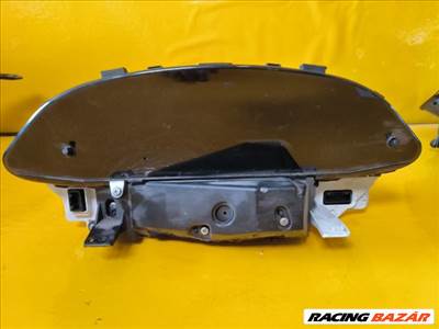 Toyota Yaris (XP90) kilóméteróra  838000d660