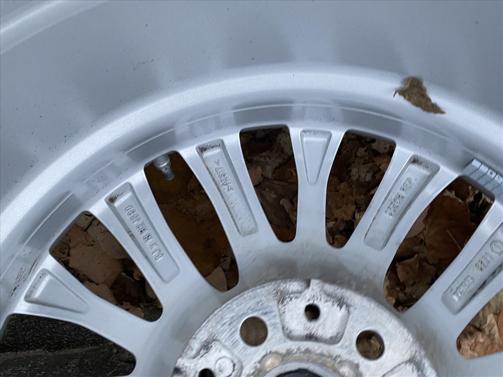 BMW G30 5-ös széria gyári 8X18-as 5X112-es ET30-as könnyűfém felni garnitura eladó 8. kép