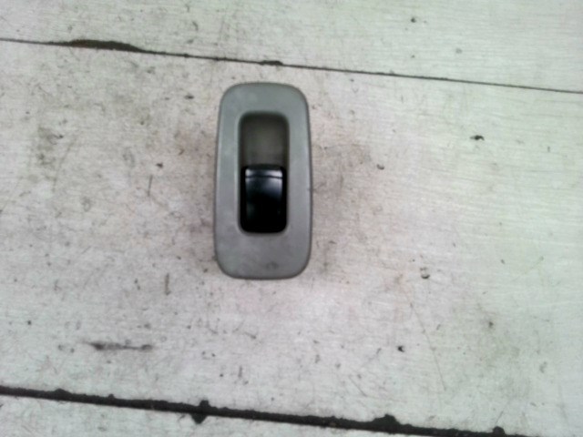 DAEWOO NUBIRA 03-10 Jobb első ablakemelő kapcsoló 1. kép