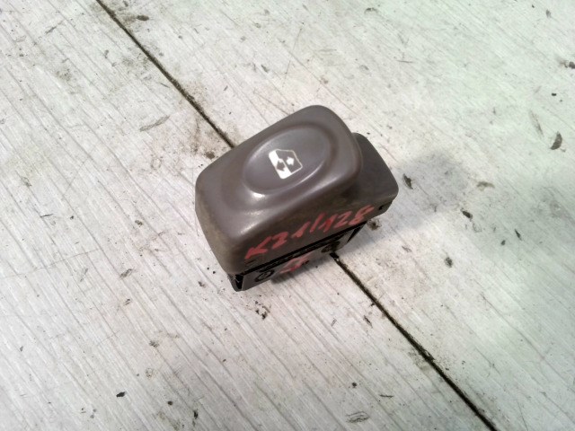 RENAULT TWINGO 98-07 Jobb első ablakemelő kapcsoló 1. kép